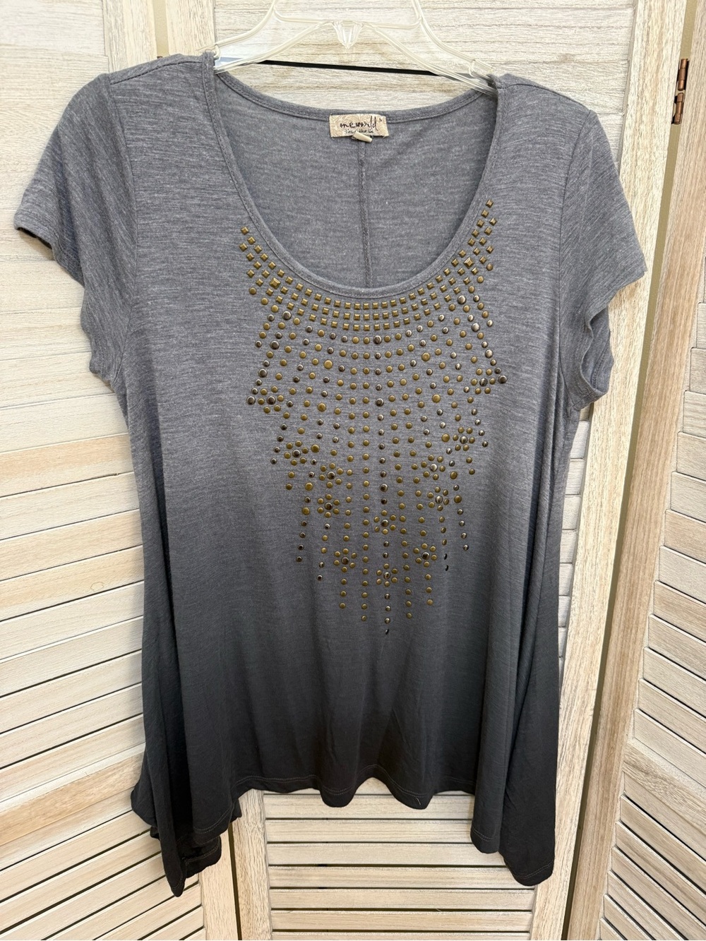 ONE WORLD Gray Ombre Short Sleeve Scoop Top with Gold Stud Accents